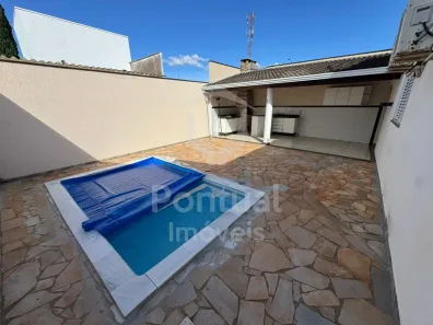 Casa de Condomínio com 3 Quartos para alugar, 150m² no Jardim Holanda, Uberlândia