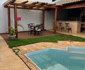 Casa com 3 Quartos à venda, 210m² no Luizote de Freitas, Uberlândia