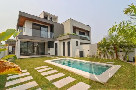 Casa com 3 Quartos à venda, 237m² no Lagoa da Conceição, Florianópolis