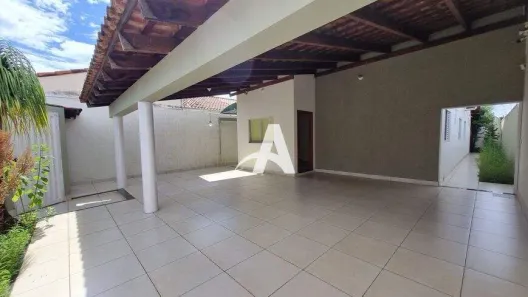 Casa com 3 Quartos para alugar, 175m² no São Jorge, Uberlândia