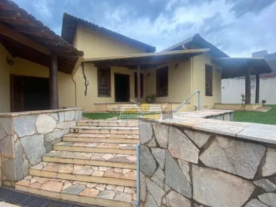 Casa com 4 Quartos à venda, 427m² no Santa Maria, Uberaba