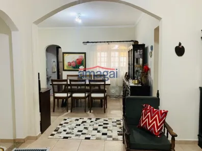 Casa com 2 Quartos à venda, 141m² no Jardim Siesta, Jacareí
