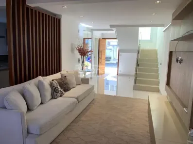 Sobrado com 3 Quartos à venda, 240m² no Vila Oliveira, Mogi das Cruzes