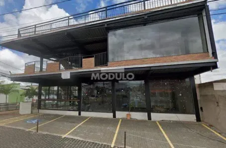 Prédio Comercial para alugar, 670m² no Laranjeiras, Uberlândia