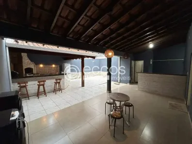 Casa com 3 Quartos à venda, 277m² no Vigilato Pereira, Uberlândia