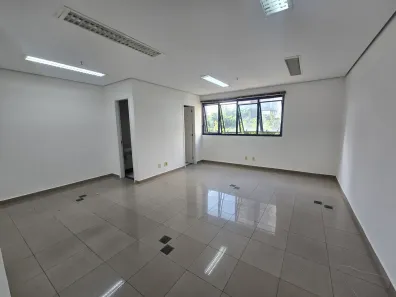 Sala Comercial para alugar, 33m² no Santo Amaro, São Paulo