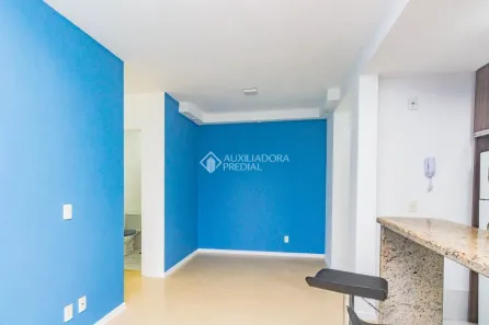 Apartamento com 3 Quartos para alugar, 64m² no Jardim Itu, Porto Alegre
