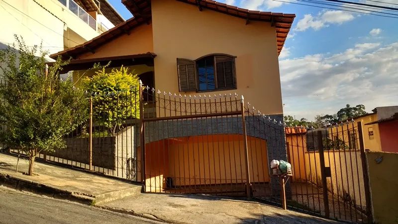 Casa com 3 quartos — Alto Caiçaras, Belo Horizonte