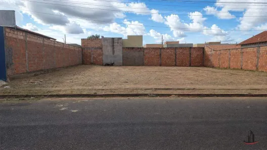 à venda, 200m² no Loteamento Antônio Caiado, Uberaba