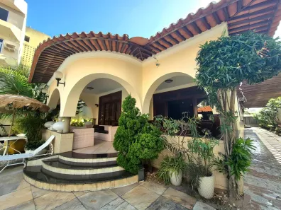 Casa com 4 Quartos para alugar, 371m² no Aldeota, Fortaleza