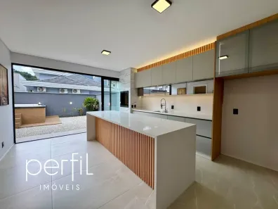 Sobrado com 3 Quartos à venda, 172m² no Jardim Sofia, Joinville