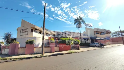 Prédio Comercial à venda, 1500m² no Centro, Araraquara