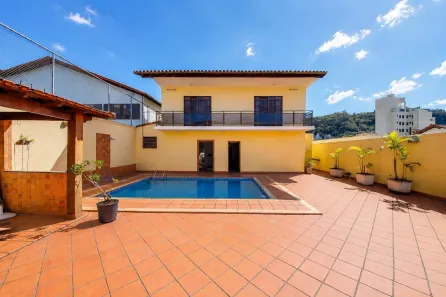 Casa com 4 Quartos à venda, 510m² no São Mateus, Juiz de Fora