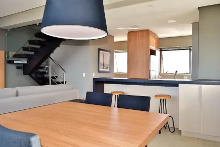 Apartamento com 2 Quartos para alugar, 115m² no Centro, Curitiba