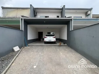 Casa com 3 Quartos à venda, 127m² no Jardim Iririú, Joinville