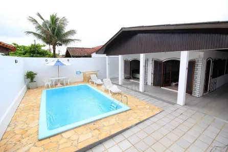 Casa com 3 Quartos para alugar, 180m² no Balneario Nereiras, Guaratuba