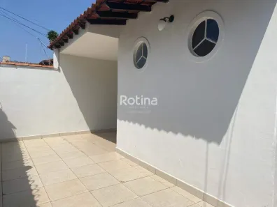 Prédio Comercial com 3 Quartos para alugar, 90m² no Santa Mônica, Uberlândia