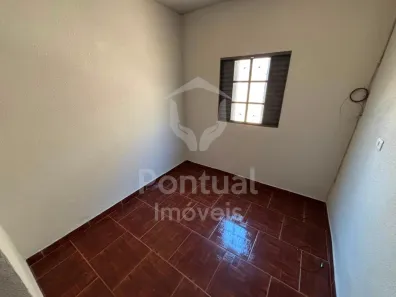 Casa com 2 Quartos para alugar, 70m² no Mansour, Uberlândia