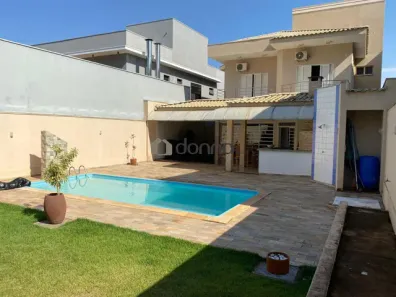 Casa com 4 Quartos à venda, 379m² no Jardim do Lago, Uberaba