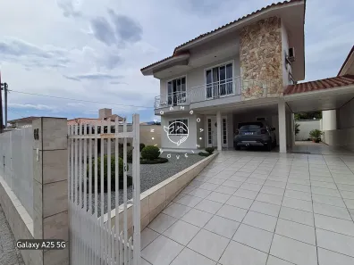 Casa com 3 Quartos à venda, 209m² no Centro, Palhoça