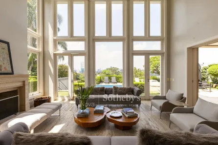 Casa com 4 Quartos para venda ou aluguel, 1360m² no Jardim Everest, São Paulo