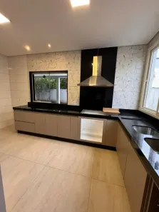 Casa de Condomínio com 3 Quartos para alugar, 280m² no Jardim Imperial, Cuiabá