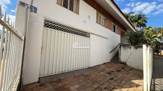 Casa com 6 Quartos à venda, 500m² no Jardim Alexandre Campos, Uberaba