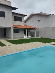 Casa com 3 Quartos para alugar, 262m² no Jardim Karaíba, Uberlândia