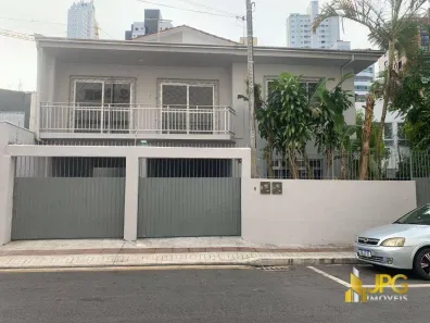 Casa com 3 Quartos para alugar, 150m² no Centro, Balneário Camboriú