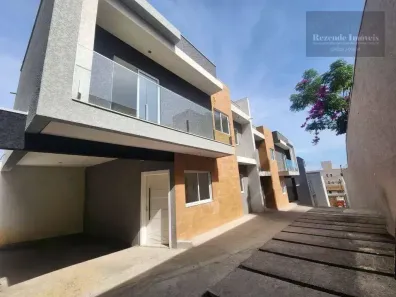 Sobrado com 4 Quartos à venda, 212m² no Fazendinha, Curitiba