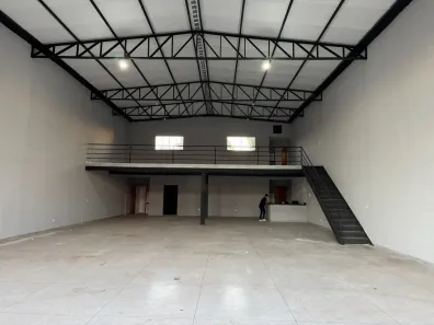 Galpão/Depósito/Armazém para alugar, 285m² no Residencial Barravento, Goiânia