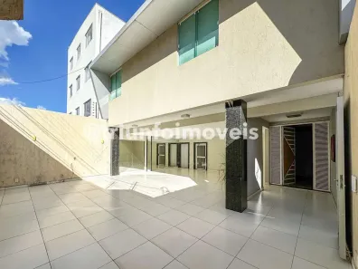 Sobrado com 5 Quartos à venda, 450m² no Jóquei, Teresina