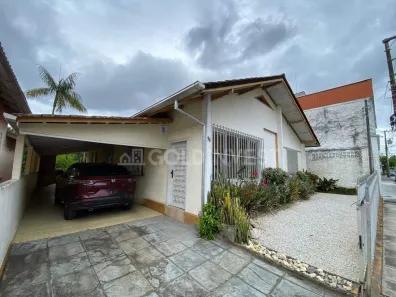 Casa com 4 Quartos à venda, 200m² no Centro I, Brusque