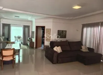 Casa com 3 Quartos à venda, 240m² no Jardim Karaíba, Uberlândia