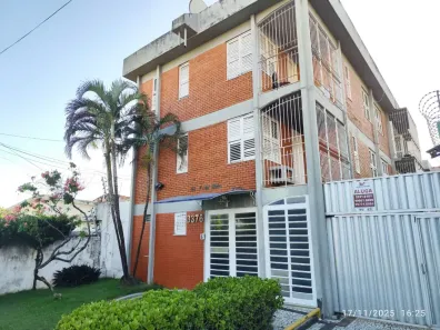 Apartamento com 3 Quartos para alugar, 171m² no Joaquim Távora, Fortaleza