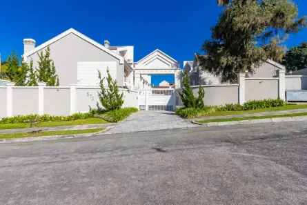 Sobrado com 3 Quartos à venda, 180m² no Bom Retiro, Curitiba