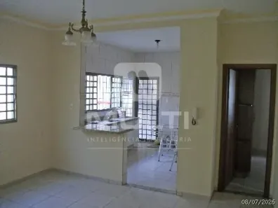 Casa com 3 Quartos para alugar, 160m² no Presidente Roosevelt, Uberlândia