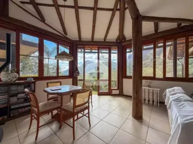 Casa com 3 Quartos à venda, 260m² no Samambaia, Petrópolis