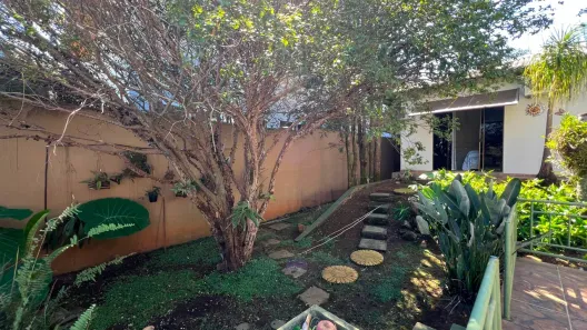 Casa de Condomínio com 3 Quartos à venda, 180m² no Jardins Madri, Goiânia