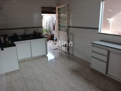 Casa com 5 Quartos à venda, 175m² no Segismundo Pereira, Uberlândia