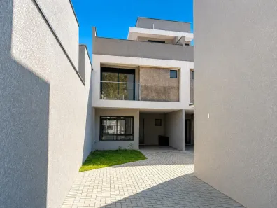 Sobrado com 2 Quartos à venda, 144m² no Uberaba, Curitiba