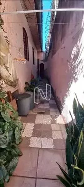 Casa com 4 quartos — Bonfim, Belo Horizonte