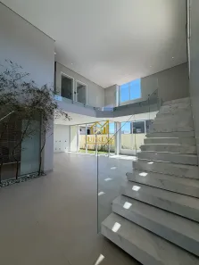 Sobrado com 4 Quartos à venda, 387m² no Jardins França, Goiânia