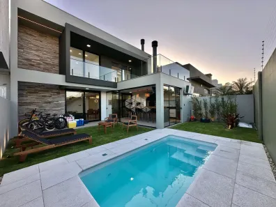 Casa de Condomínio com 4 Quartos à venda, 225m² no centro, Xangri-lá