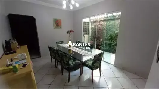 Casa com 3 Quartos à venda, 180m² no Santa Mônica, Uberlândia