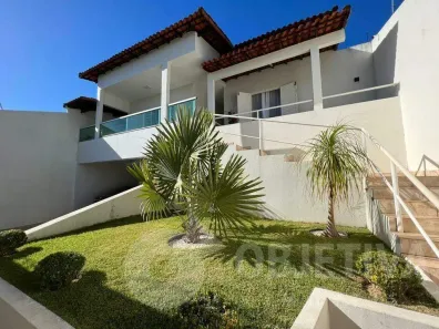 Casa com 3 Quartos para alugar, 200m² no Jardim Inconfidência, Uberlândia