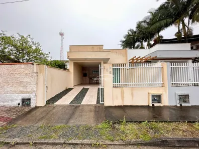 Casa com 2 Quartos para alugar, 70m² no Itacolomi, Balneário Piçarras