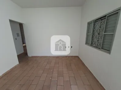 Casa com 2 Quartos para alugar, 56m² no Jardim das Palmeiras, Uberlândia