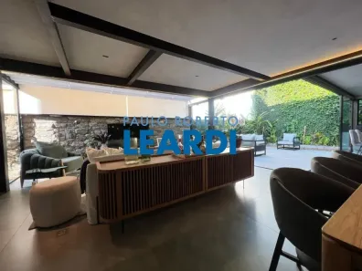 Casa de Condomínio com 2 Quartos à venda, 200m² no Tamboré, Santana de Parnaíba