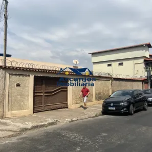 Casa com 5 Quartos à venda, 360m² no Industrial, Contagem